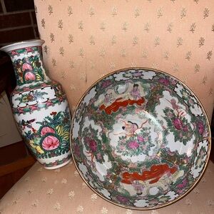 Vintage Yuet Tung Chinese hand painted porcelain duo